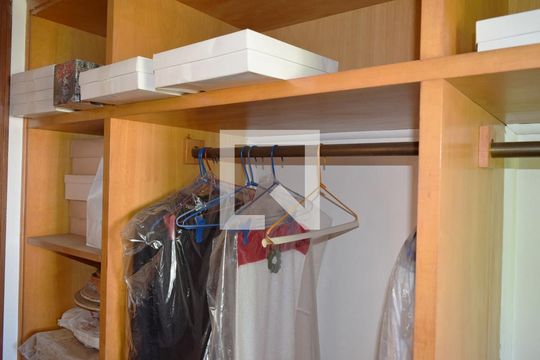 Closet da suíte 1 de casa à venda com 4 quartos, 535m² em Vila Ida, São Paulo