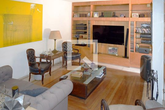 Sala de TV de casa à venda com 4 quartos, 535m² em Vila Ida, São Paulo