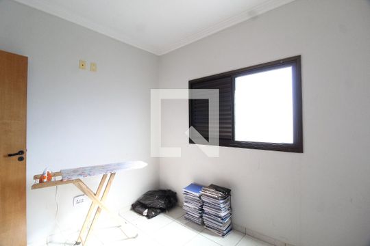 Quarto 2 de apartamento para alugar com 3 quartos, 1125m² em Saraiva, Uberlândia