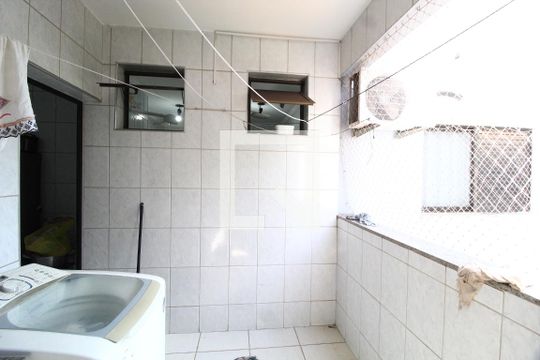Área de Serviço de apartamento para alugar com 3 quartos, 1125m² em Saraiva, Uberlândia