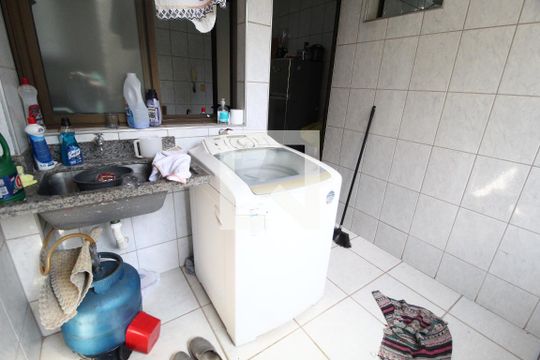 Área de Serviço de apartamento para alugar com 3 quartos, 1125m² em Saraiva, Uberlândia