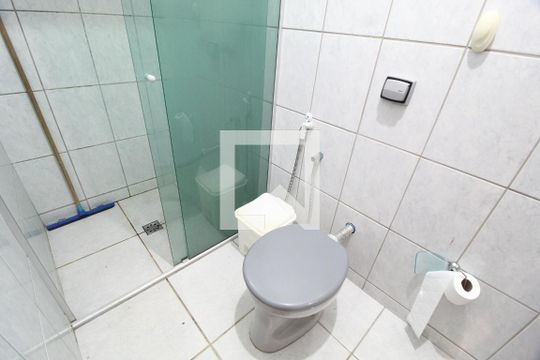 Banheiro da Suíte de apartamento para alugar com 3 quartos, 1125m² em Saraiva, Uberlândia