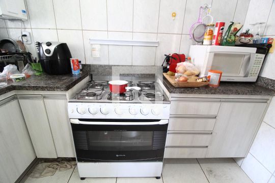 Cozinha de apartamento para alugar com 3 quartos, 1125m² em Saraiva, Uberlândia