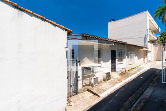 Vista do Quarto 1 de casa para alugar com 3 quartos, 62m² em Vila Guarani (zona Sul), São Paulo
