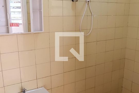 Banheiro da Edícula de casa para alugar com 3 quartos, 164m² em Jardim Monte Alegre, Taboão da Serra