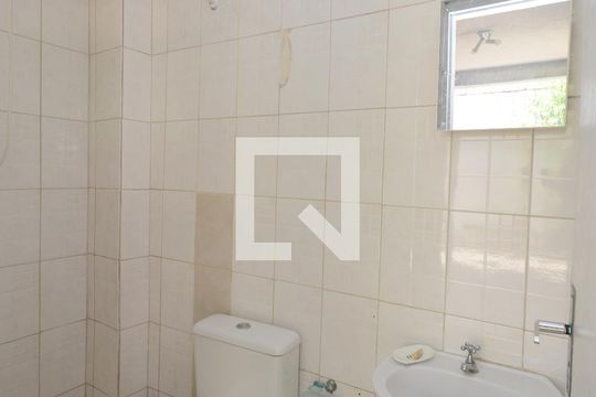 Banheiro de serviço de casa para alugar com 4 quartos, 170m² em Recanto dos Sonhos, São Paulo