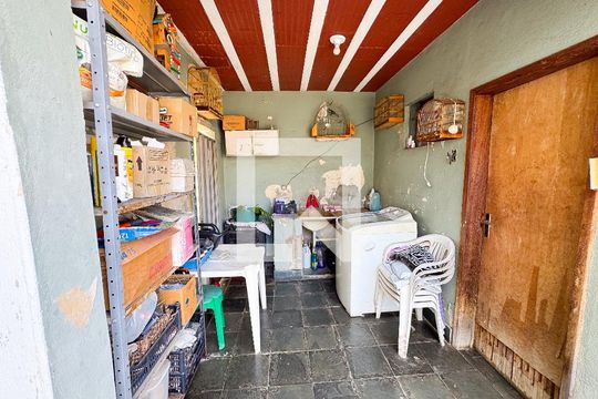 Área de Serviço de casa à venda com 4 quartos, 97m² em Centro, Contagem