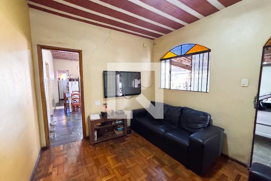 Sala de casa à venda com 4 quartos, 97m² em Centro, Contagem