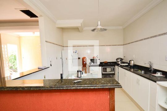 Cozinha casa2 de casa à venda com 4 quartos, 300m² em Pompéia, Belo Horizonte
