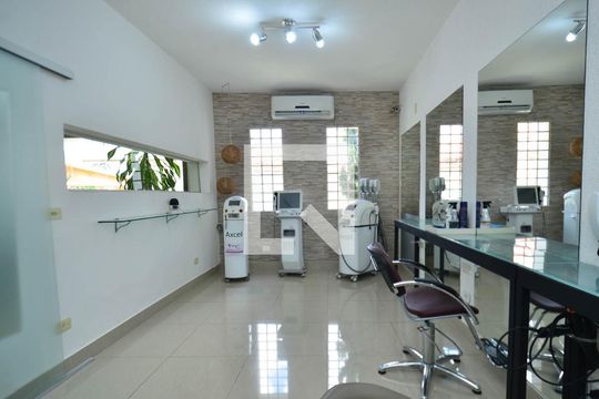 Sala de estar /casa1 de casa à venda com 4 quartos, 300m² em Pompéia, Belo Horizonte