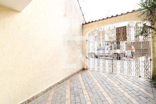 Garagem de casa à venda com 4 quartos, 190m² em Vila Nivi, São Paulo