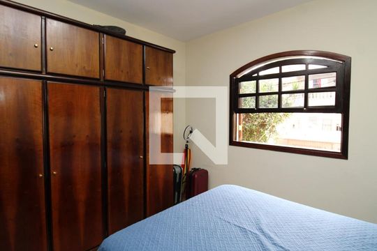 Quarto 2 de casa à venda com 4 quartos, 190m² em Vila Nivi, São Paulo