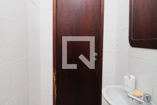 Banheiro 1 de casa à venda com 4 quartos, 190m² em Vila Nivi, São Paulo