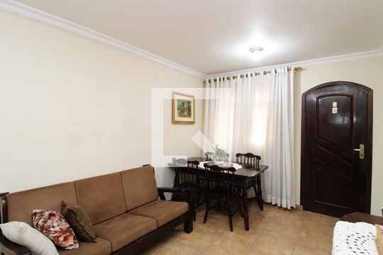 Sala de casa à venda com 4 quartos, 190m² em Vila Nivi, São Paulo