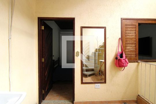 Área de Serviço 2 de casa à venda com 4 quartos, 190m² em Vila Nivi, São Paulo