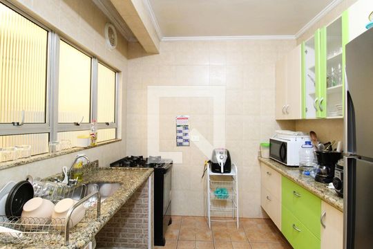 Cozinha de casa à venda com 4 quartos, 190m² em Vila Nivi, São Paulo