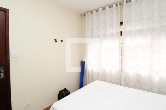 Quarto 1 de casa à venda com 4 quartos, 190m² em Vila Nivi, São Paulo