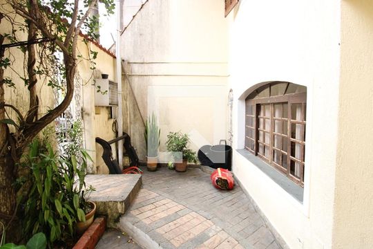 Quintal de casa à venda com 4 quartos, 190m² em Vila Nivi, São Paulo