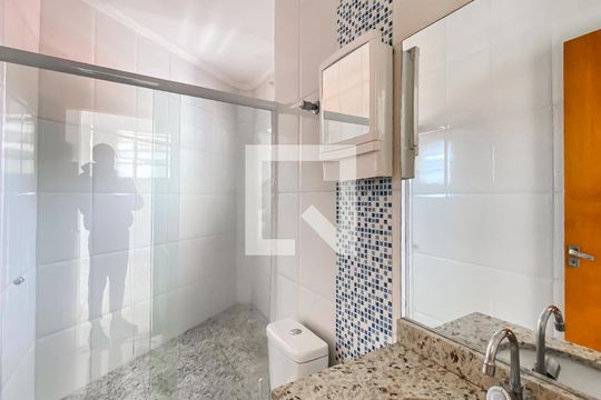 Banheiro  de apartamento à venda com 1 quarto, 55m² em Vila Euthalia, São Paulo