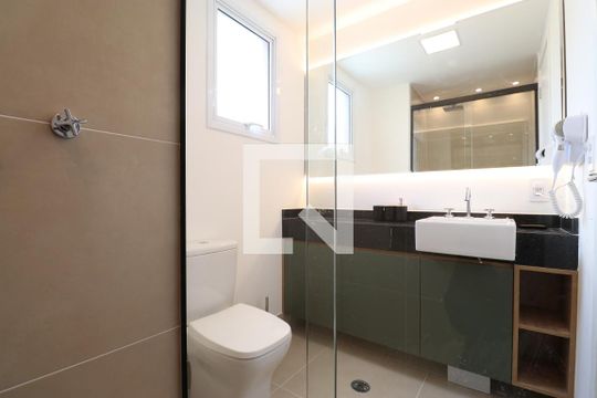 Banheiro de kitnet/studio para alugar com 1 quarto, 21m² em Lapa, São Paulo