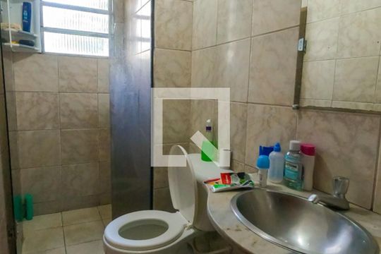 Banheiro de apartamento para alugar com 3 quartos, 62m² em Betim Industrial, Betim