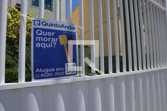 Placa de apartamento para alugar com 2 quartos, 65m² em Osvaldo Cruz, Rio de Janeiro