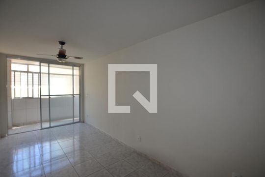 Sala de apartamento para alugar com 2 quartos, 65m² em Osvaldo Cruz, Rio de Janeiro