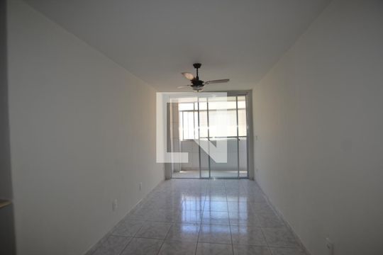 Sala de apartamento para alugar com 2 quartos, 65m² em Osvaldo Cruz, Rio de Janeiro