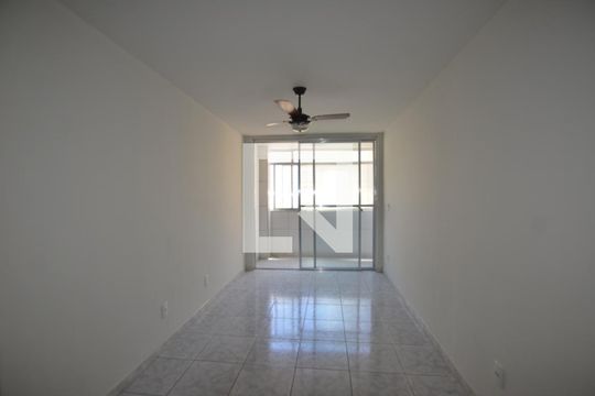 Sala de apartamento para alugar com 2 quartos, 65m² em Osvaldo Cruz, Rio de Janeiro