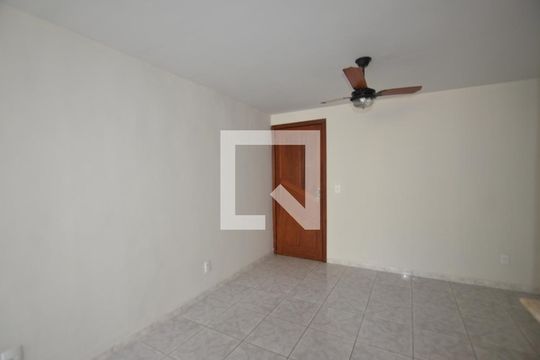 Sala de apartamento para alugar com 2 quartos, 65m² em Osvaldo Cruz, Rio de Janeiro