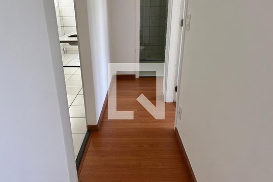 Corrredor de apartamento para alugar com 2 quartos, 45m² em Jacarepaguá, Rio de Janeiro