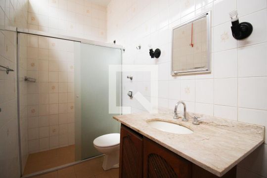 Banheiro de casa à venda com 2 quartos, 120m² em Vila Olímpia, São Paulo