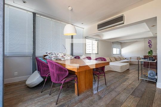 Sala/Cozinha de apartamento para alugar com 2 quartos, 190m² em Vila Madalena, São Paulo