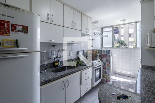 Cozinha de apartamento à venda com 2 quartos, 60m² em Parque Bristol, São Paulo