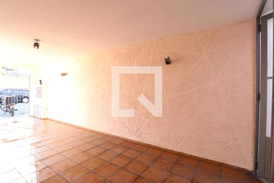 Garagem de casa à venda com 2 quartos, 117m² em Vila Ipojuca, São Paulo
