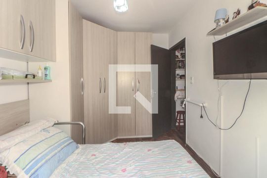 Quarto de apartamento à venda com 1 quarto, 52m² em Passo da Areia, Porto Alegre