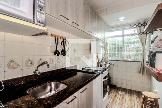 Cozinha e Área de Serviço de apartamento à venda com 1 quarto, 52m² em Passo da Areia, Porto Alegre