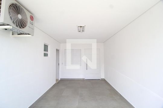 Garagem de casa de condomínio para alugar com 3 quartos, 90m² em Aclimação, Uberlândia