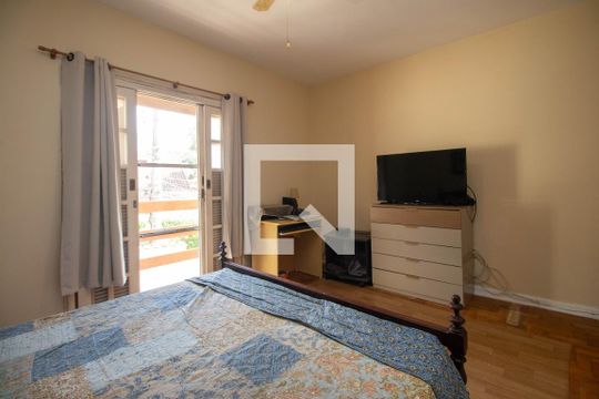 Suíte de casa à venda com 3 quartos, 220m² em Vila Elvira, São Paulo