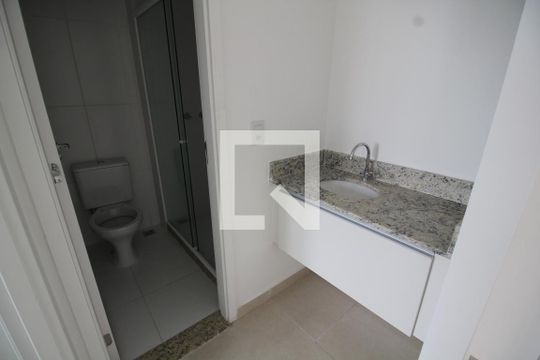 Banheiro de kitnet/studio à venda com 1 quarto, 40m² em Taquara, Rio de Janeiro