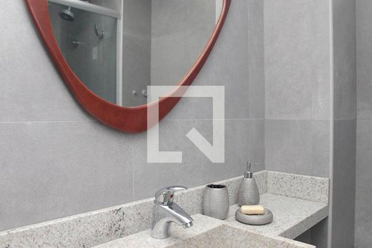 Banheiro de kitnet/studio para alugar com 1 quarto, 35m² em Mont’serrat, Porto Alegre