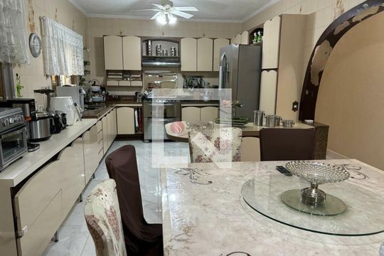Casa à venda com 6 quartos, 330m² em Vila Ré, São Paulo