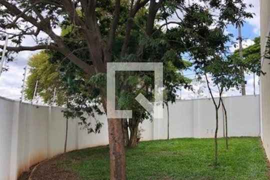 Casa à venda com 3 quartos, 112m² em Jardim Fernandes, São Paulo