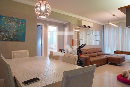 Sala de apartamento para alugar com 3 quartos, 107m² em Trindade, Florianópolis