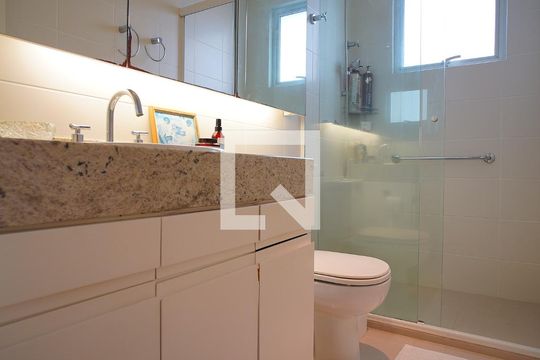 Banheiro suite de apartamento para alugar com 3 quartos, 107m² em Trindade, Florianópolis