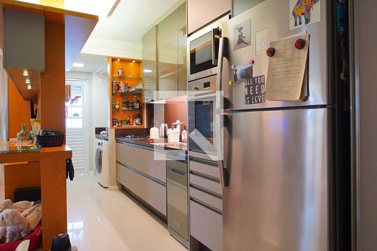 Cozinha de apartamento para alugar com 3 quartos, 107m² em Trindade, Florianópolis