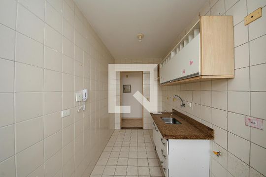 Cozinha de apartamento à venda com 2 quartos, 60m² em Vila Cleonice, São Paulo