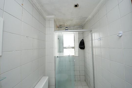 Banheiro de apartamento à venda com 2 quartos, 60m² em Vila Cleonice, São Paulo
