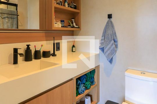 Banheiro de apartamento à venda com 2 quartos, 46m² em Butantã, São Paulo