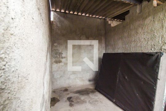 Garagem de casa para alugar com 1 quarto, 35m² em Vila Carmosina, São Paulo